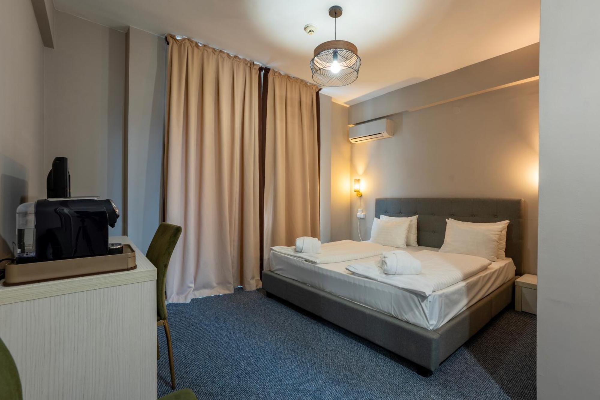 Alex&George Boutique Hotel คลูจ-นาโปกา ภายนอก รูปภาพ