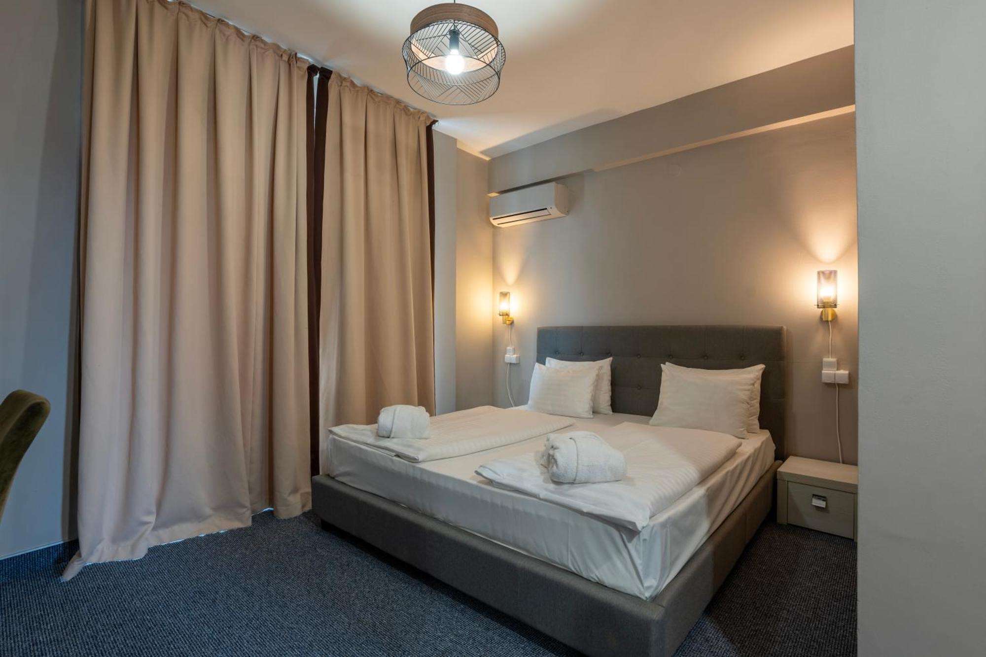 Alex&George Boutique Hotel คลูจ-นาโปกา ภายนอก รูปภาพ