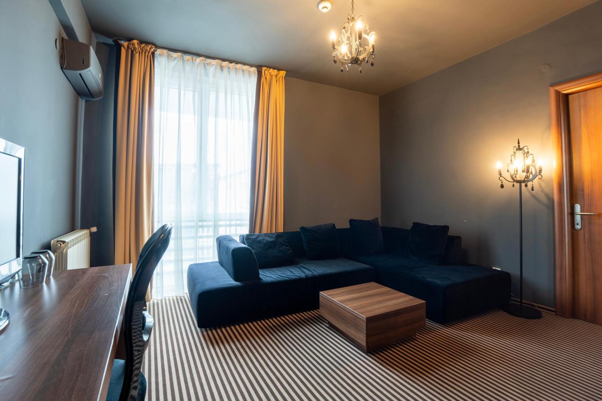 Alex&George Boutique Hotel คลูจ-นาโปกา ภายนอก รูปภาพ